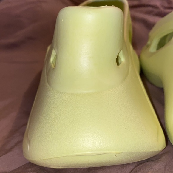 EVA Foam Future RNNR Foam Runner Highlighter Volt Mens Size 12-13 (46-47) New - Picture 11 of 14